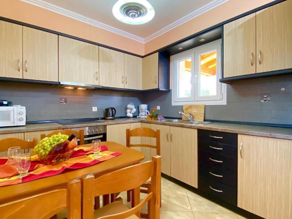 Anna Apartments Acharavi  Bagian luar foto