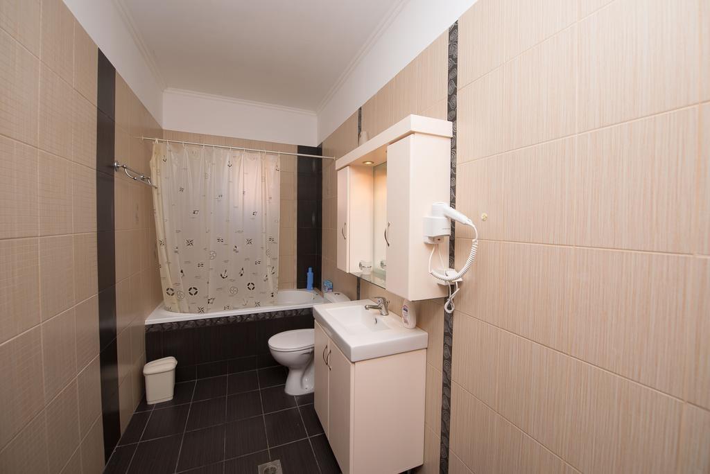 Anna Apartments Acharavi  Bagian luar foto